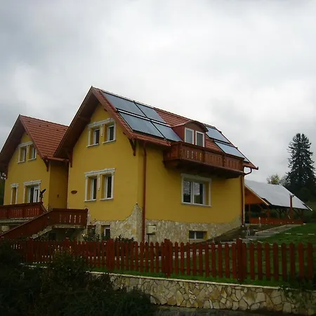 Kustánygyöngye Appartement *